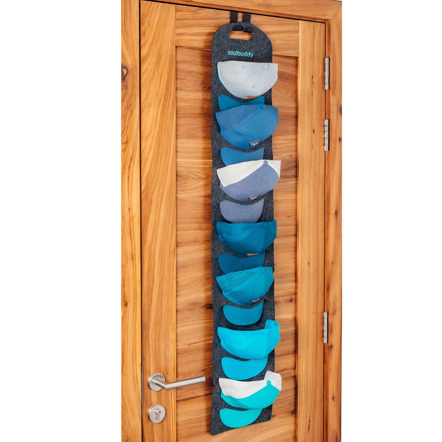 Cap Organizer mit 7 Caps an Tür