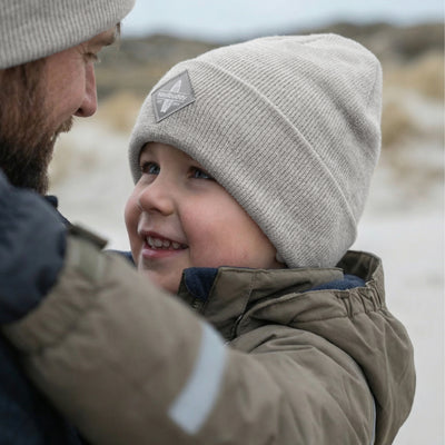 Soulbuddy Kinder Beanie Mütze in Creme Melange – getragen