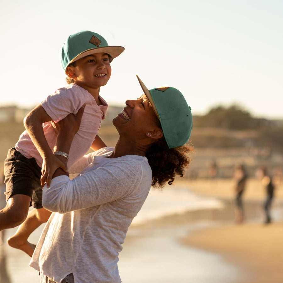 Familien aus unserer Community mit ihren Soulbuddy Caps & Beanies im Partnerlook