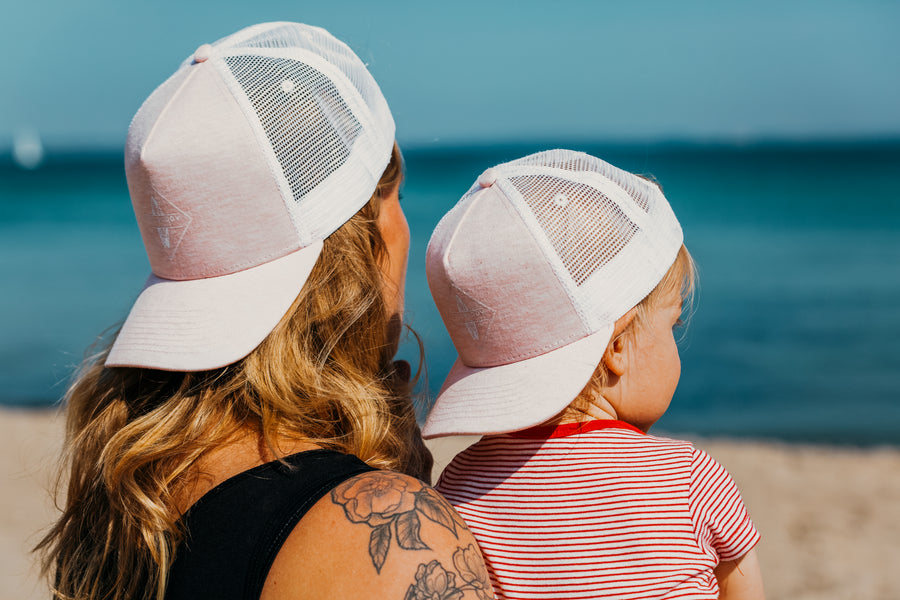 Familien aus unserer Community mit ihren Soulbuddy Caps & Beanies im Partnerlook