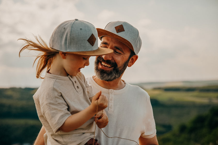 Familien aus unserer Community mit ihren Soulbuddy Caps & Beanies im Partnerlook