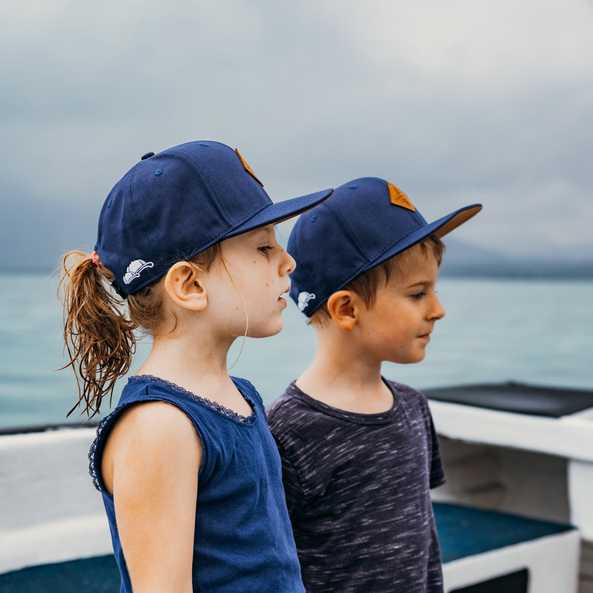 Soulbuddy Partnerlook Caps in Dunkelblau – im Partnerlook getragen – Motiv 3