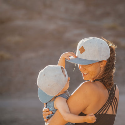 Soulbuddy Kinder Snapback Cap in Grau-Blau – Lifestyle-Foto