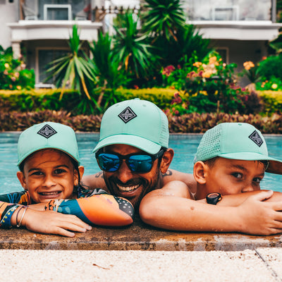 Soulbuddy Familien Partnerlook Sports Caps 3er-Set in Light Mint – im Partnerlook getragen
