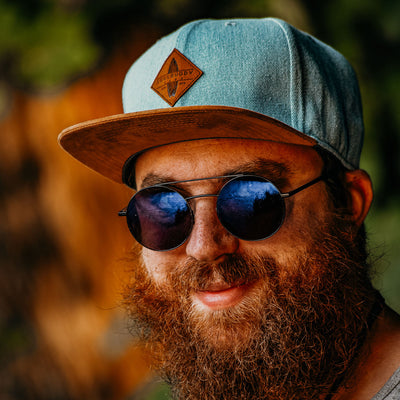 Soulbuddy Snapback Cap für Damen und Herren in Hellblau – im Alltag getragen