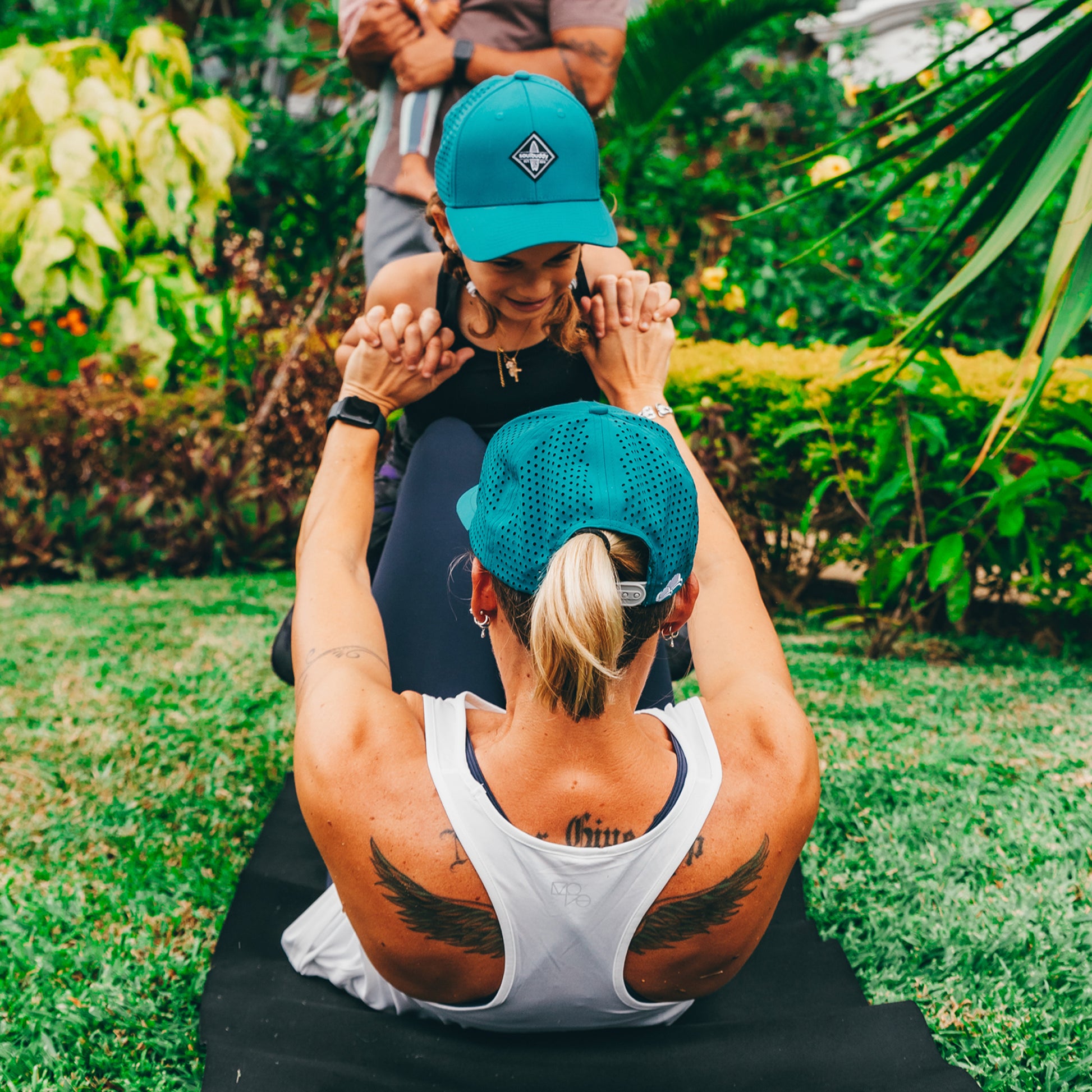 Soulbuddy Sorts Cap 2er-Set Petrol Mutter und Tochter machen Yoga
