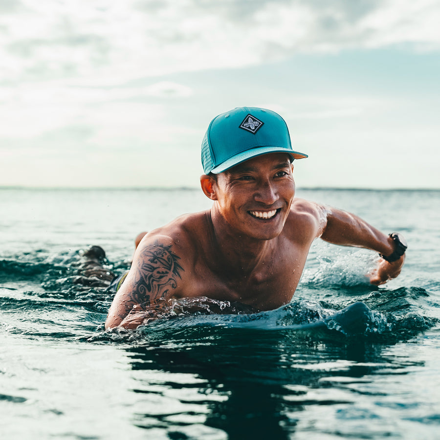 Soulbuddy Sports Cap für Damen und Herren in Dark Petrol – getragen