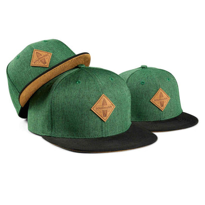 Soulbuddy Familien Partnerlook Snapback Caps 3er-Set in Dunkelgrün – Vorderansicht: Erwachsenen-Cap und zwei Kinder-Caps