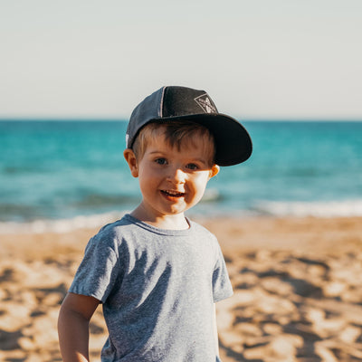 Soulbuddy Kinder Trucker Cap in Schwarz-Grau – im Alltag getragen