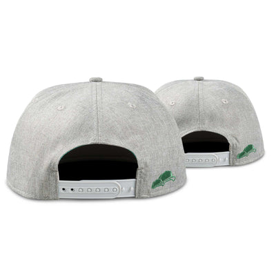 Soulbuddy x Werder Bremen Partnerlook Snapback Caps 2er-Set für Eltern und Kind in Hellgrau – Rückansicht mit Stick
